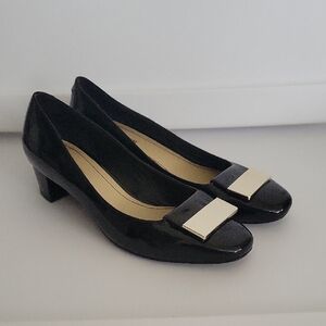 Kazar Black Patent Leather Heels Gold-Tone Front Detail Block Heel Shoes Size 7
